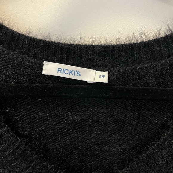 Ladies Sweater - Picture 4 of 4